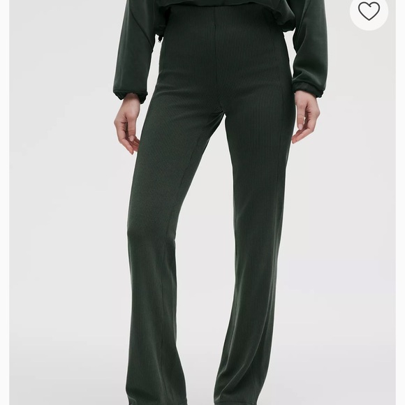 lululemon athletica Pants - Lululemon Ribbed Softstreme Flared Pant Regular rainforest green size 8 NWT